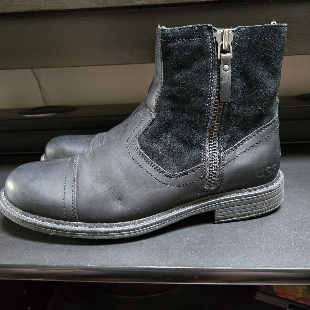 UGG Men’s Dalvin Black Leather Shearling Lined Boots - Picture 3 of 9